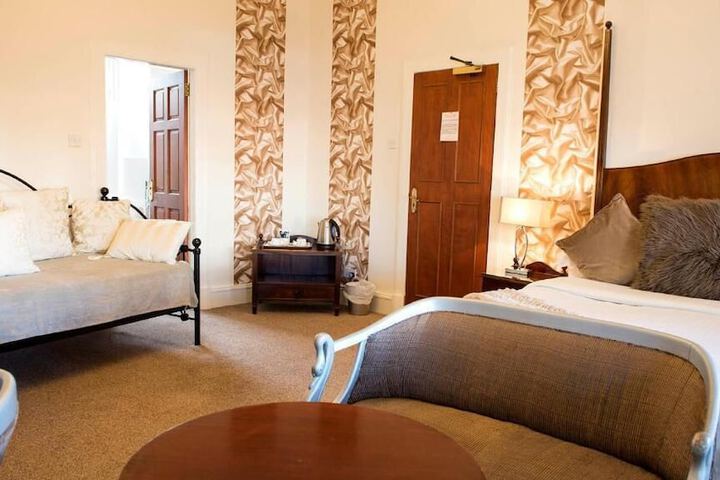 Room 2 of 28