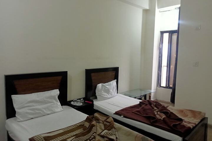 Room 8 of 14