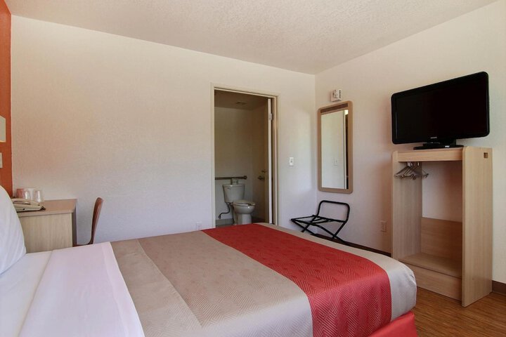Room 6 of 34