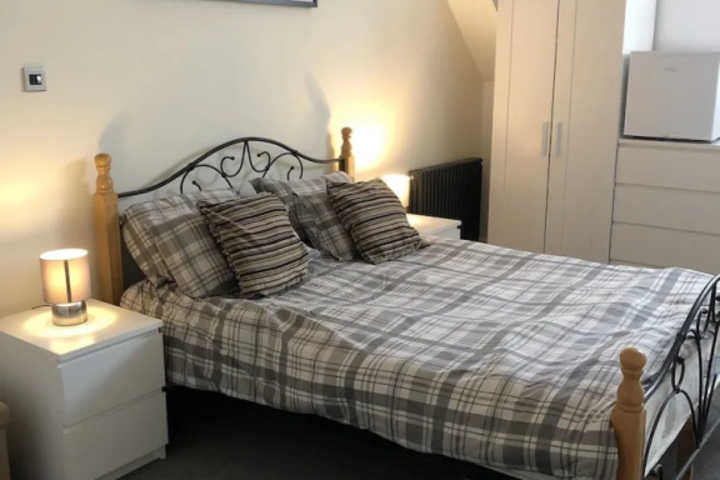 Room 3 of 8