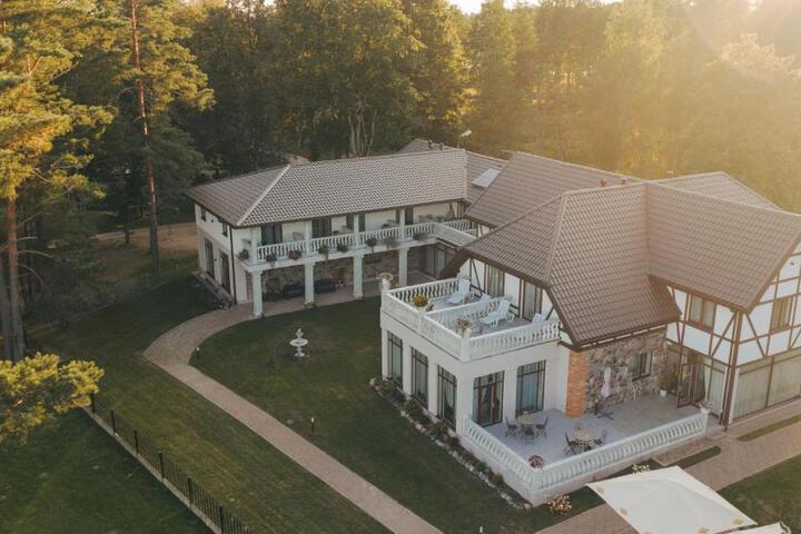 Exterior of Usmas muiža