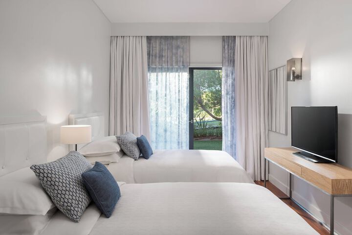 Room 15 of 202