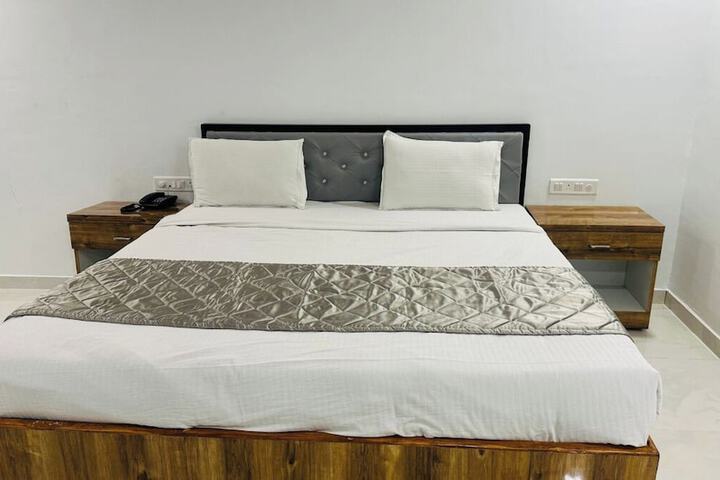 Room 8 of 25