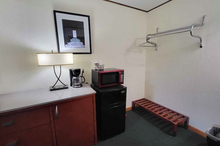 Room 9 of 82