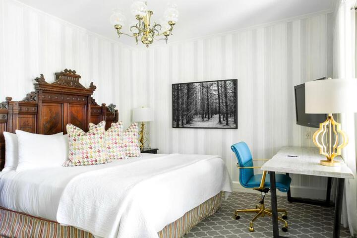 Luxury King Bed (30 of 67)