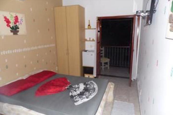 Room 8 of 21
