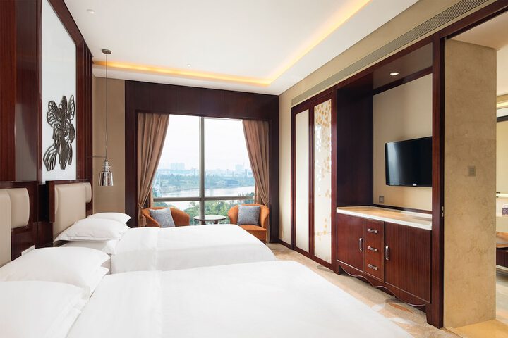 Room 10 of 35
