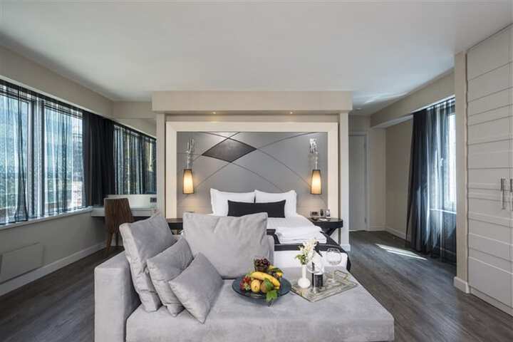 Room 7 of 48