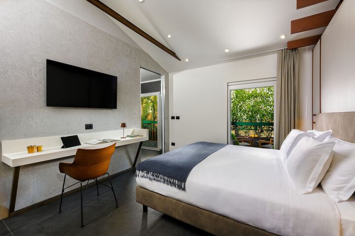 Room 35 of 100