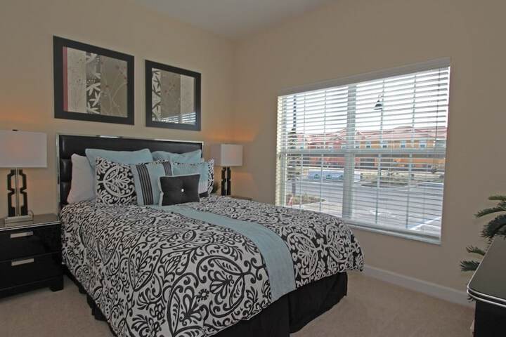 Room 4 of 33