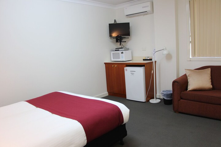 Room 32 of 49