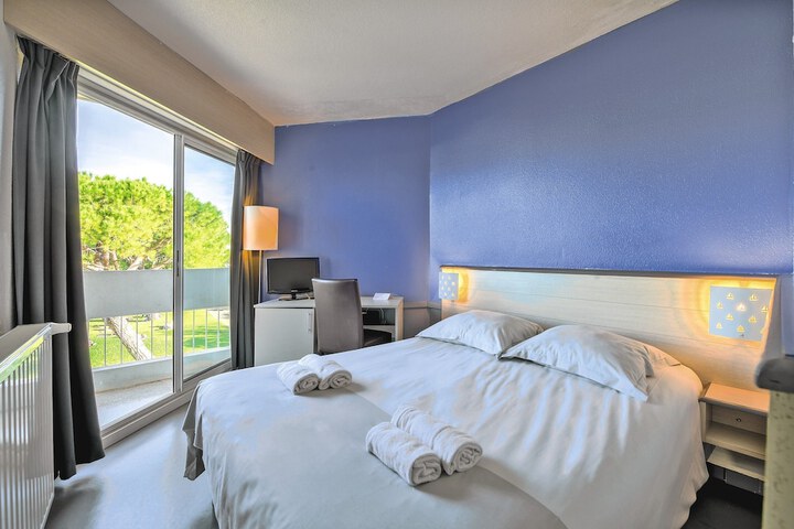 Room 3 of 37