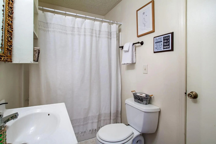 Room 10 of 19