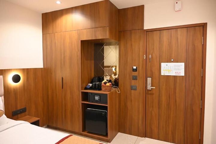Room 8 of 68
