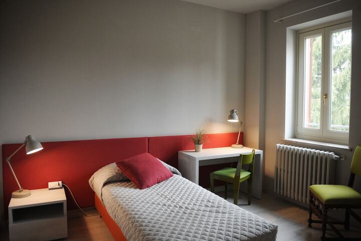 Room 9 of 37