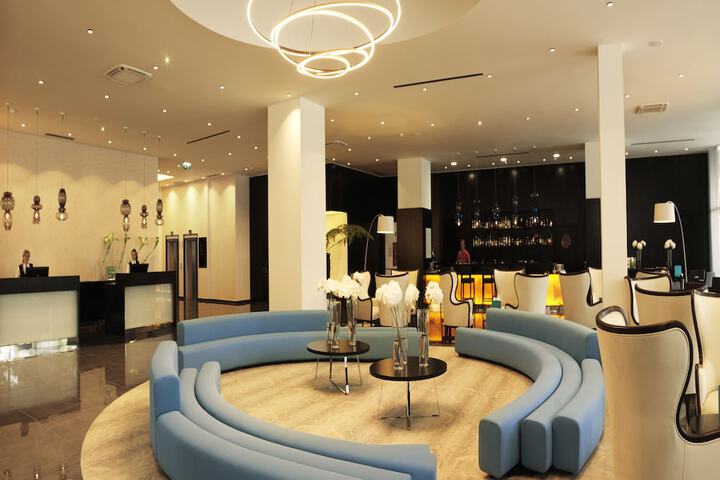 Lobby lounge