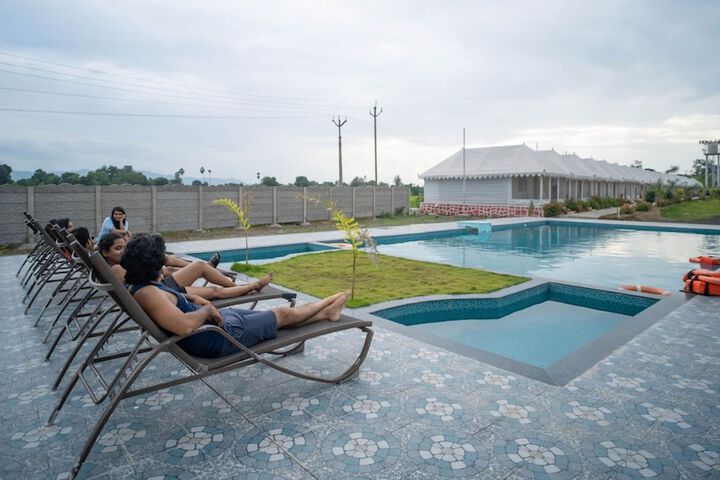 Pool 21 of 34