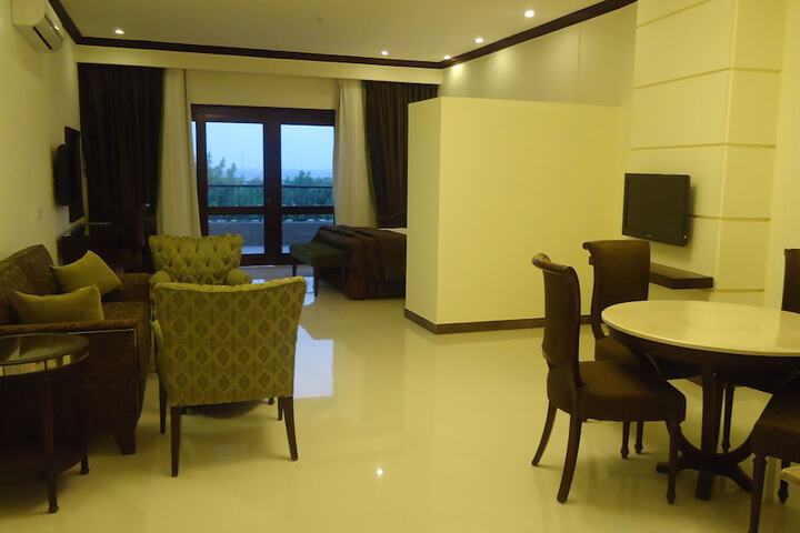 Room 21 of 98