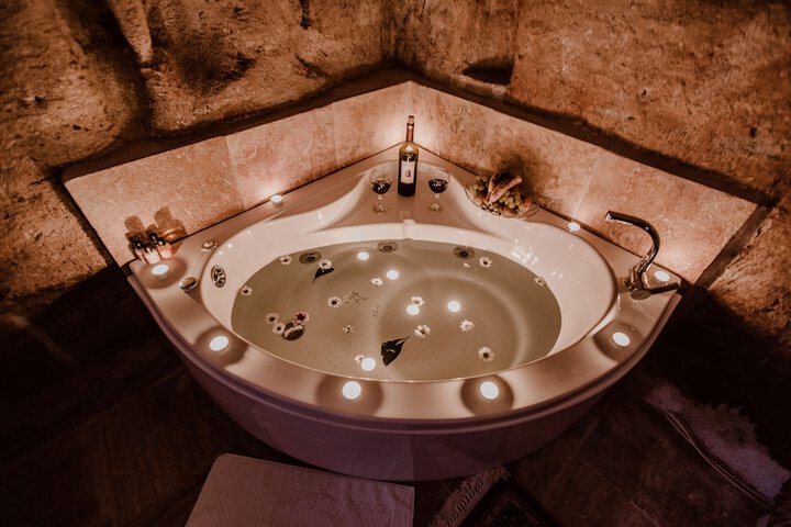 Hot Tub 82 of 122