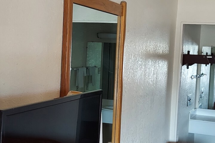 Room 7 of 35