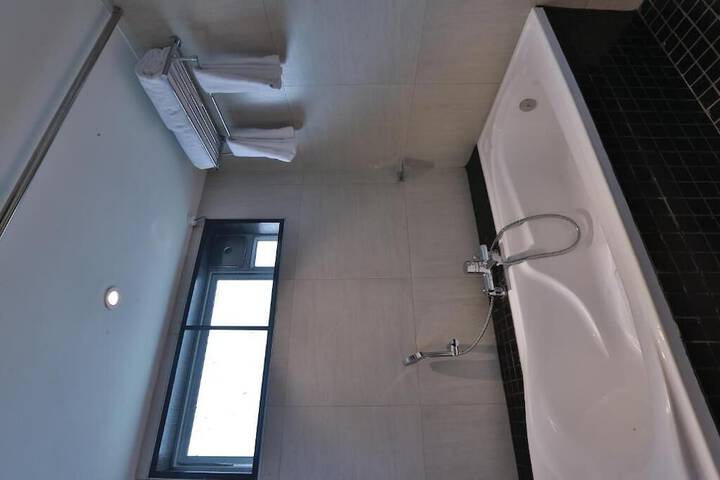 Room 16 of 23