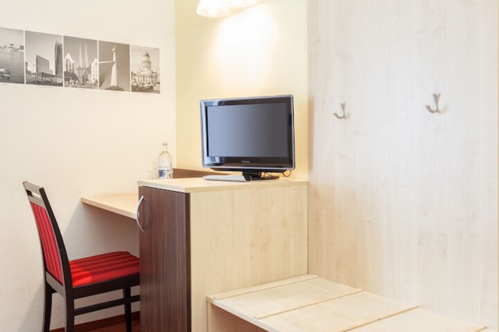Room 25 of 49