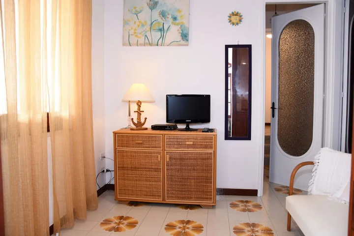 Room 2 of 16
