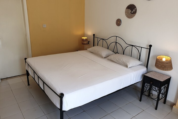 Room 8 of 104