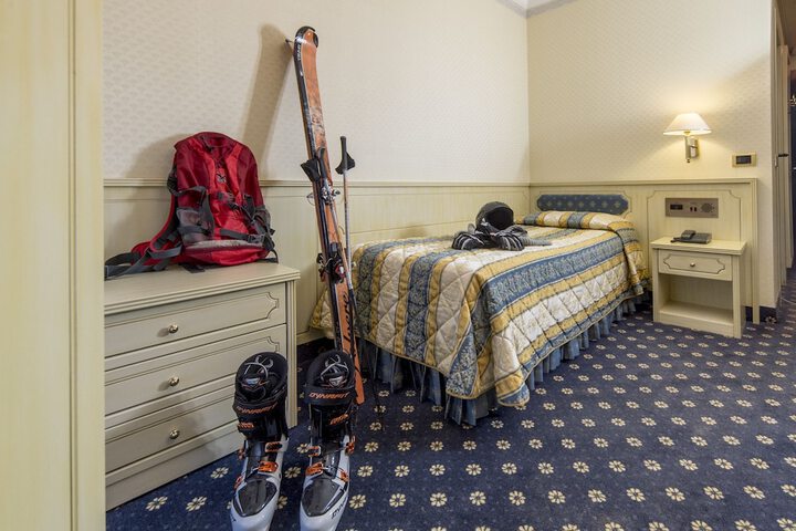 Room 7 of 79