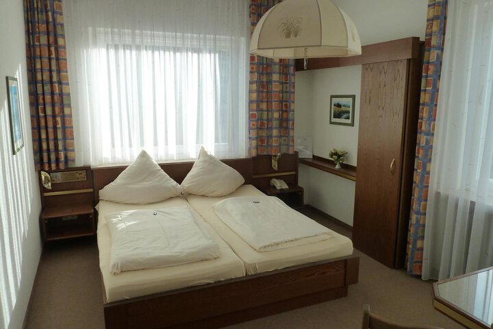 Room 5 of 41
