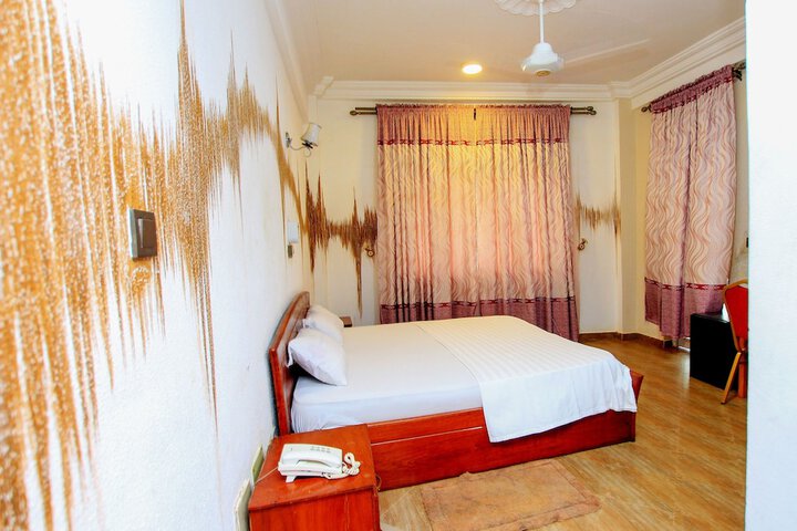 Room 7 of 28