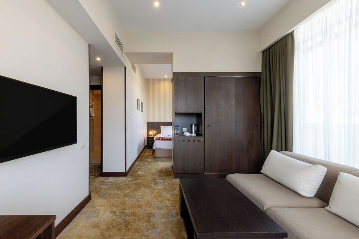 Room 12 of 82