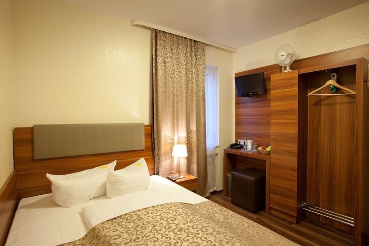 Room 9 of 50