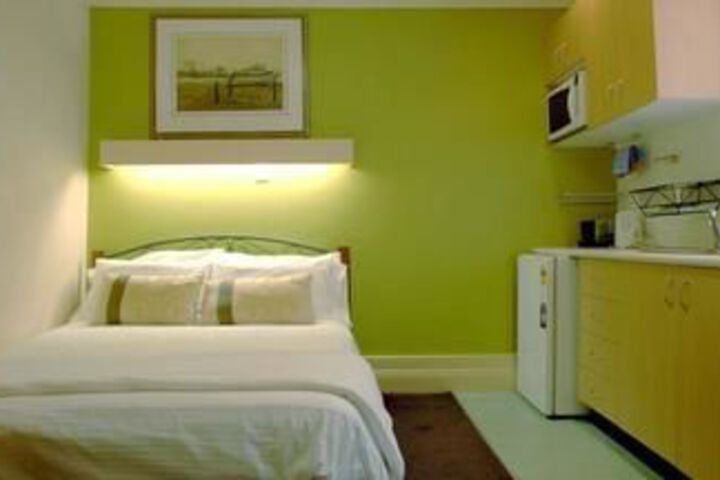 Room 13 of 20