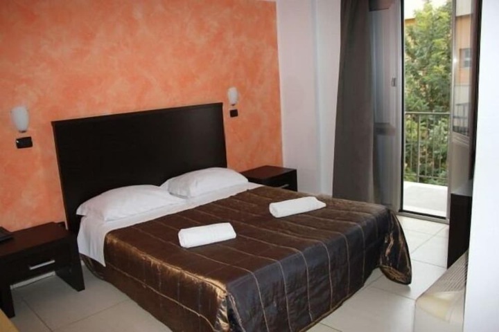 Room 7 of 26