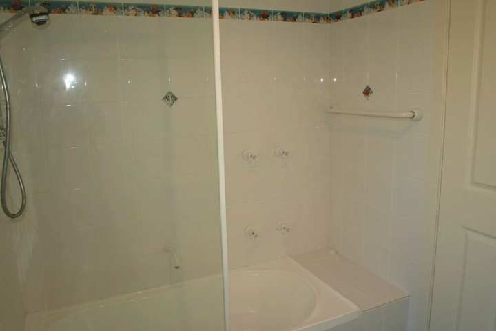 Room 5 of 11