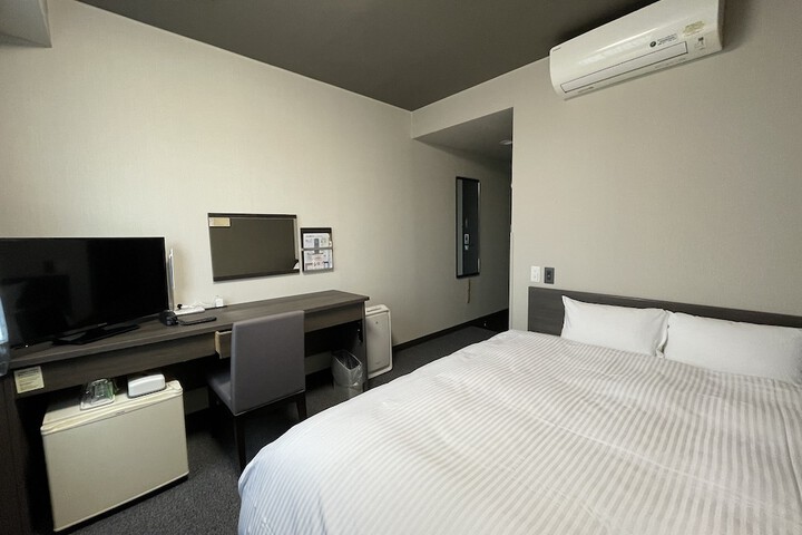 Room 9 of 38