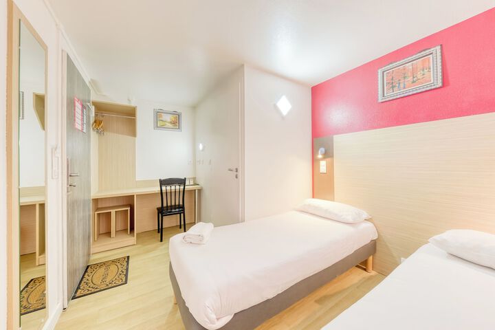Room 18 of 33