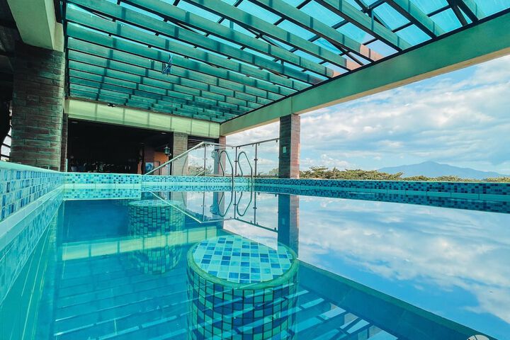 Pool 95 of 143