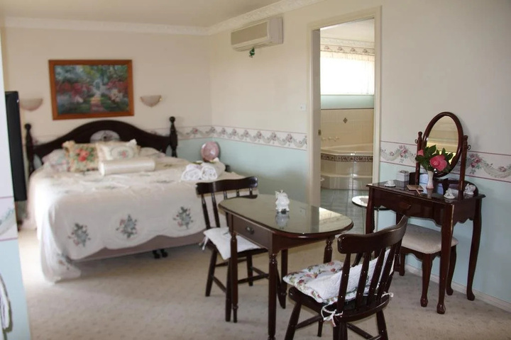 Room 3 of 8