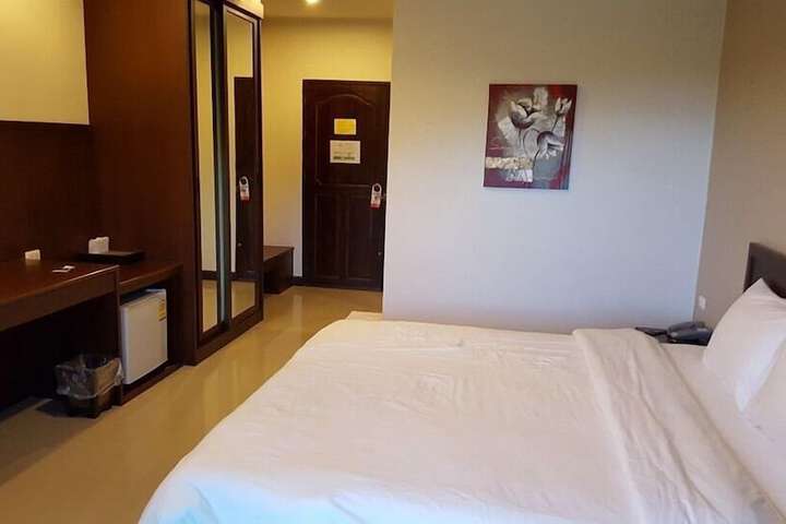 Room 3 of 60
