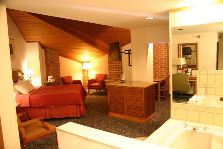 1 King Bed (1 of 7)