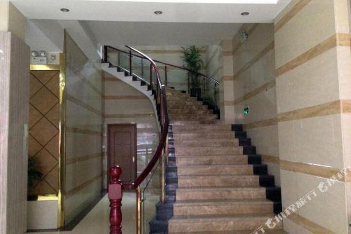 Yangguang Jiayuan Hotel