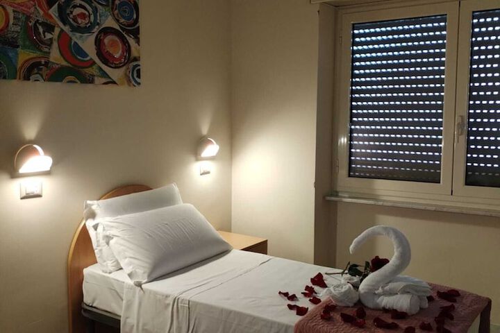 Room 13 of 20