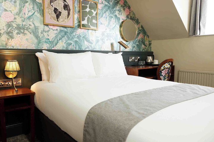 Room 6 of 37