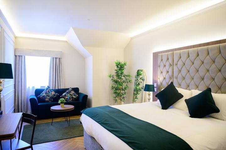 Room 14 of 25