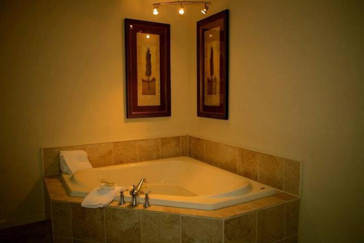 Family Suite Economy 2 Double and Twin Beds (2 of 3)