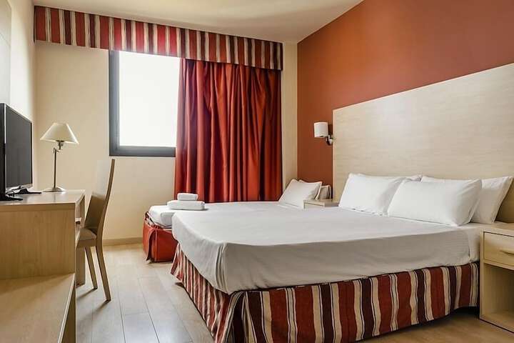 Room 5 of 33