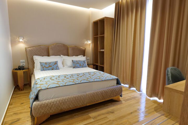 Room 16 of 74