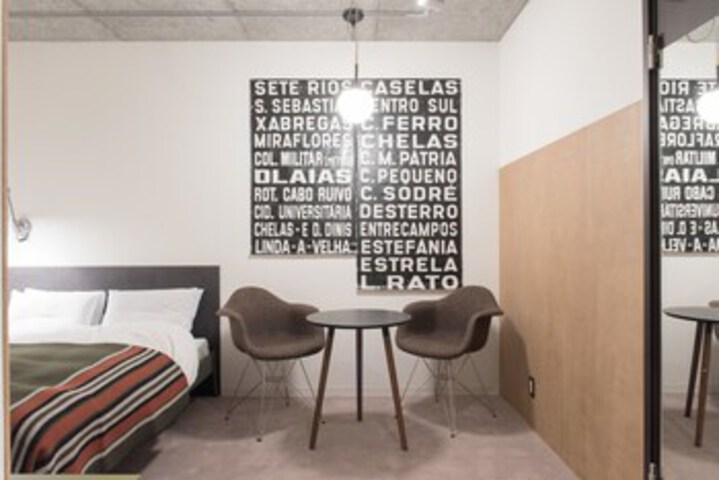 Room 83 of 214
